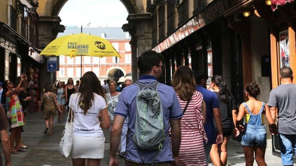 El turismo sigue creciendo, pero el sector vaticina un enfriamiento en el consumo