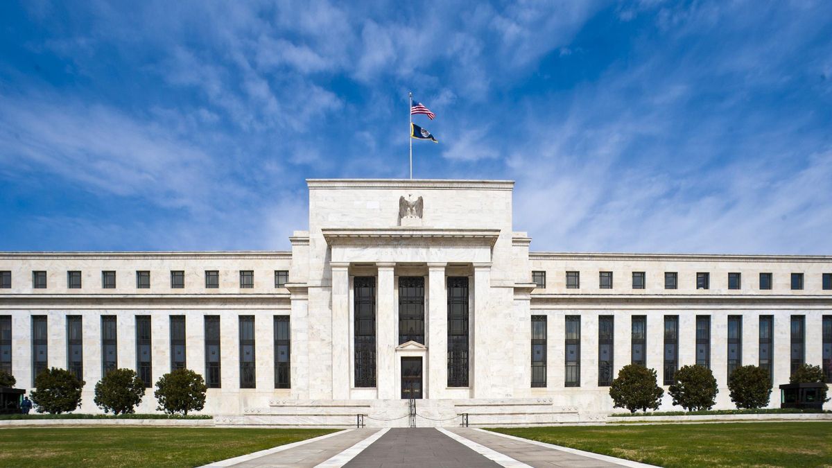 Trump redobla su ataque a la independencia de la Fed y despide a la gobernadora de la Reserva Federal Lisa Cook