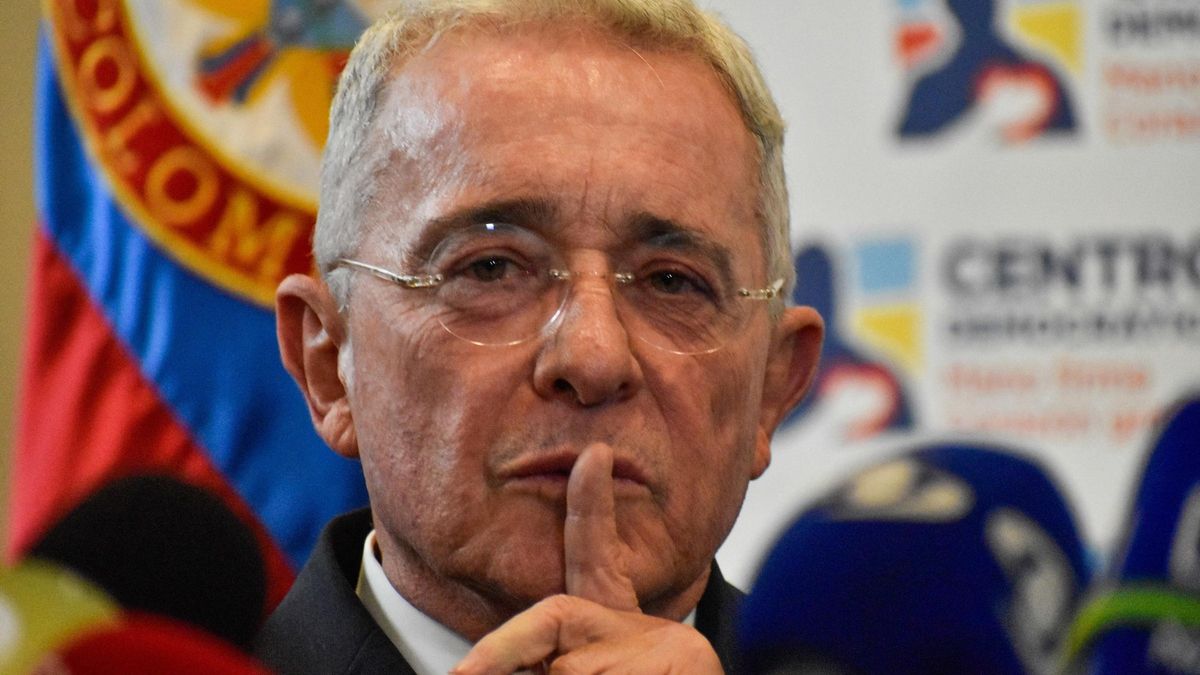 Uribe es condenado a 12 años de prisión domiciliaria por los delitos de soborno y fraude procesal