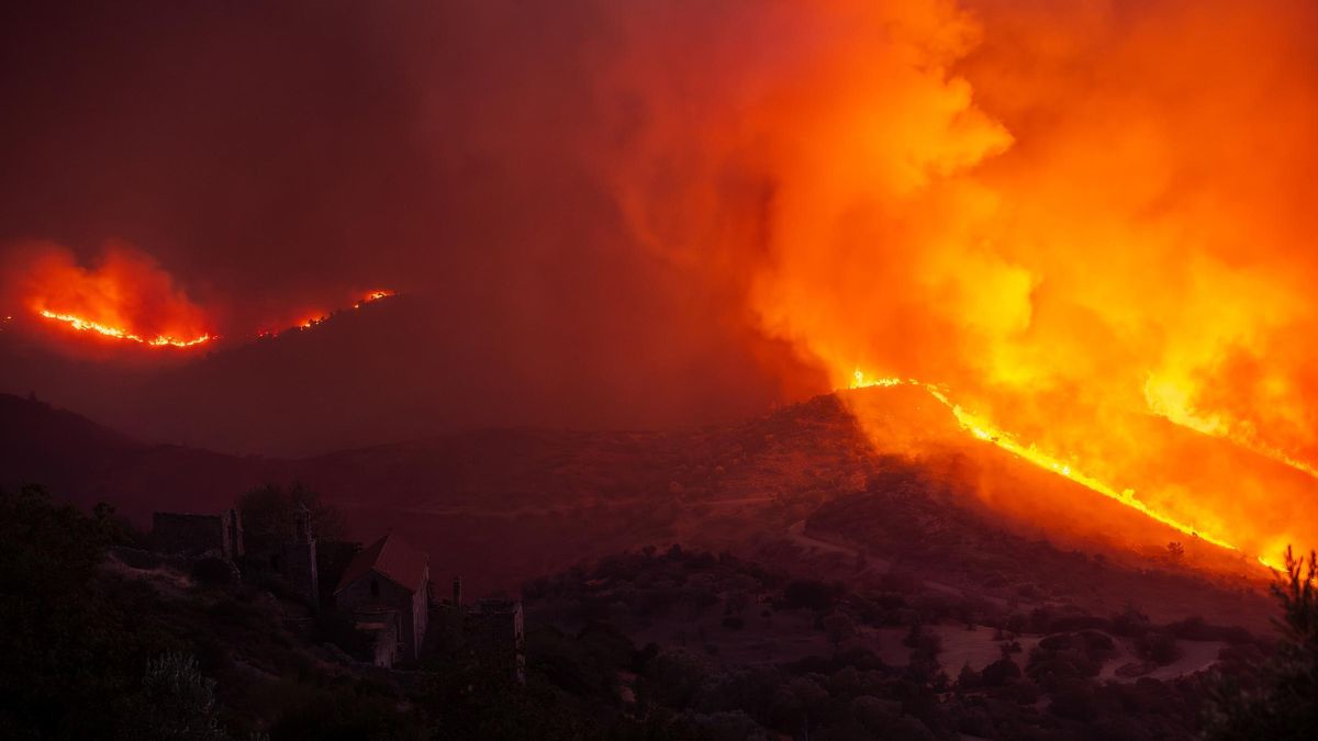 Grecia, Portugal y los Balcanes luchan contra las llamas en plena ola de calor que asfixia al sur de Europa