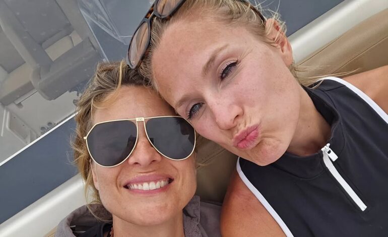 Sandra Barneda y Pascalle Paerel celebran su amor en la Noche de las Velas de Valdeverdeja