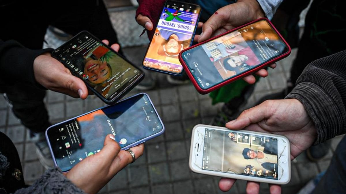 varias detenciones por ir en contra de la «moral pública»