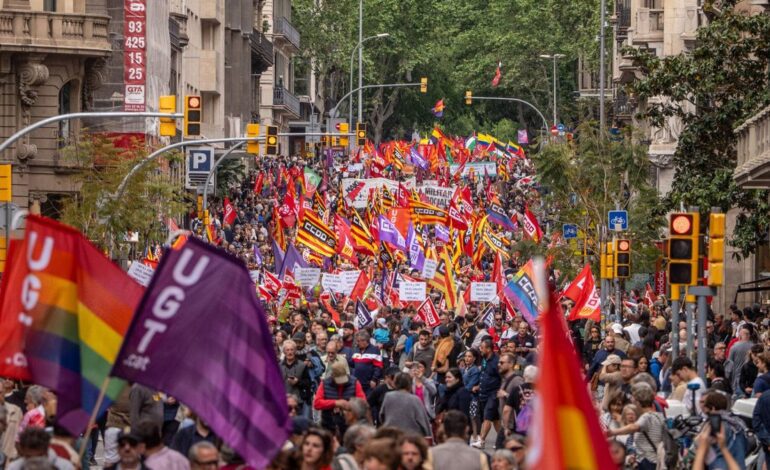 Más de un millón de catalanes tiene el sueldo congelado a expensas de la reducción de jornada y los sindicatos amenazan con huelgas