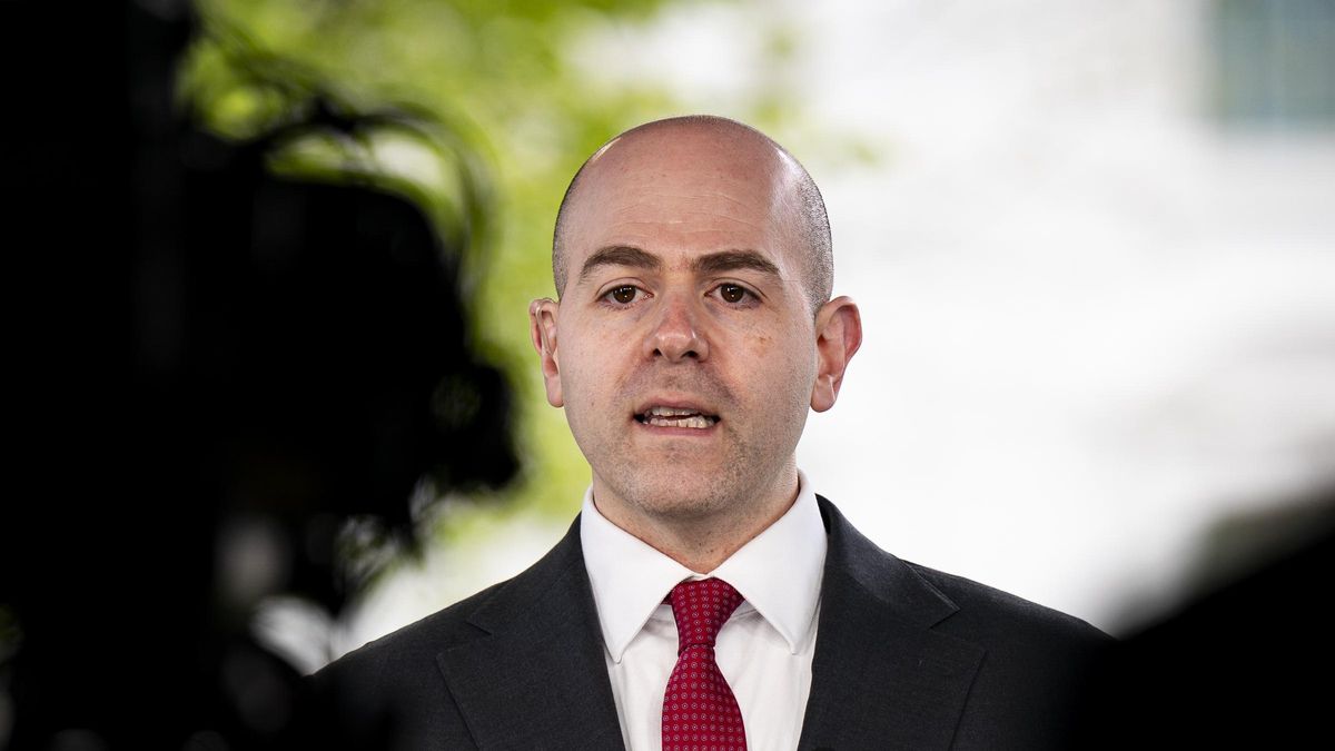 Trump elige al economista Stephen Miran como nuevo miembro en la Junta de la Fed