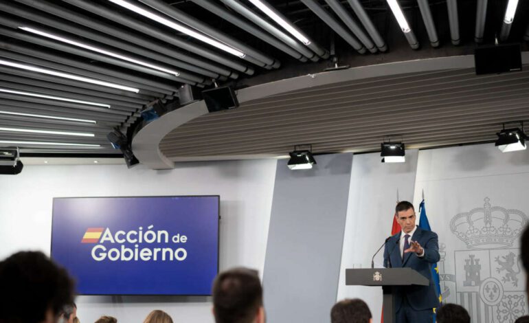 Indra, Airbus, Telefónica… Las puertas giratorias de los altos cargos de la era Sánchez