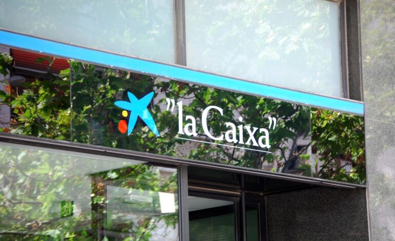 La IA generativa revoluciona la atención al cliente en grandes empresas de banca, retail y moda