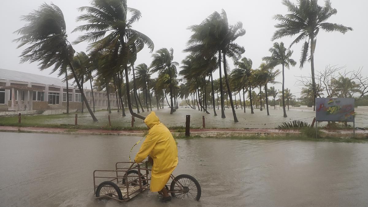Lluvias intensas en Ciudad de México causan inundaciones y afectan al aeropuerto