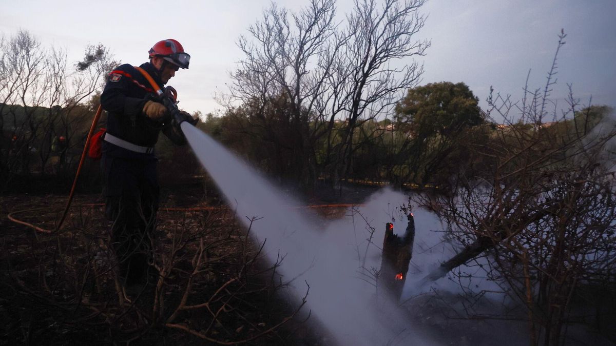 Un herido grave en un violento incendio que arrasa 4.000 hectáreas en el sur de Francia