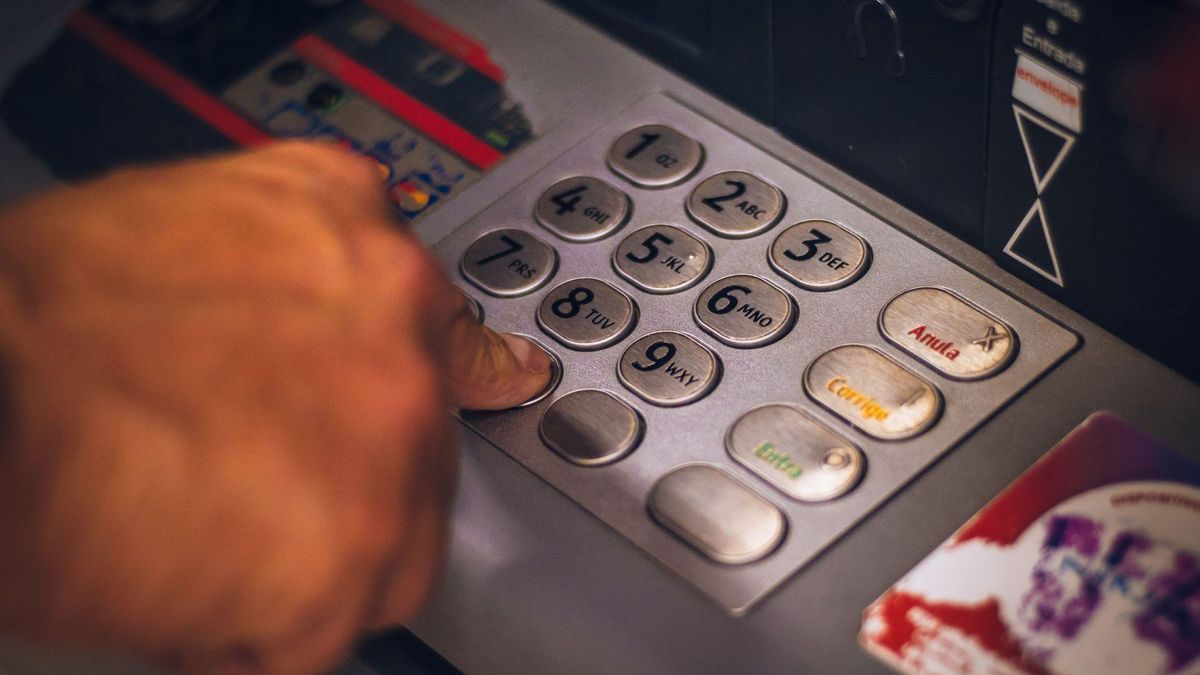 Mucho ojo con sacar dinero de la cuenta de un fallecido: Hacienda te está vigilando