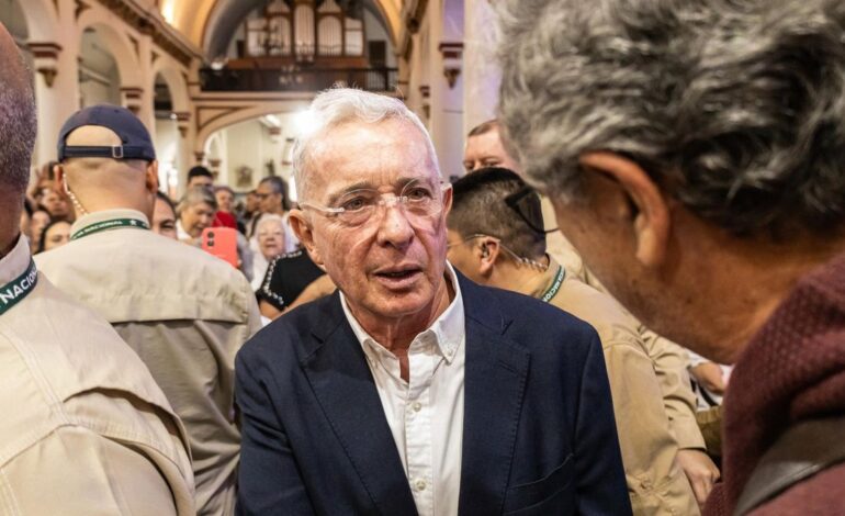 El Tribunal Supremo de Bogotá ordena la libertad del expresidente Álvaro Uribe
