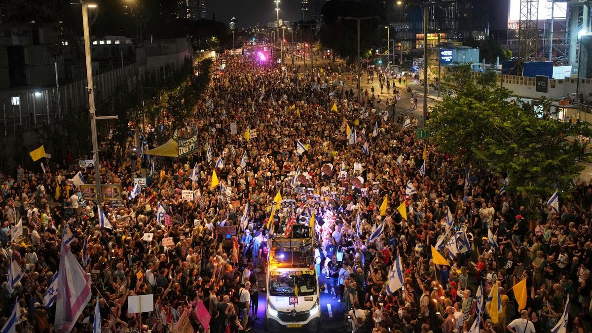 Decenas de miles de israelíes protestan contra el plan de Netanyahu en Gaza