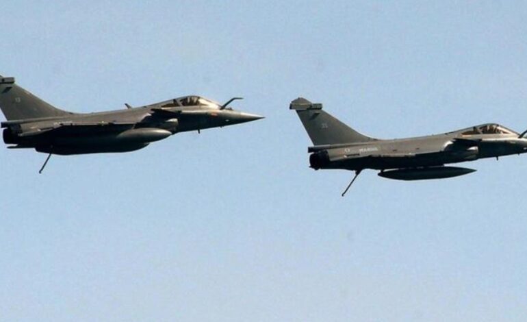 Un caza Rafale de la Fuerza Aérea Francesa “derriba” un F-35A estadounidense