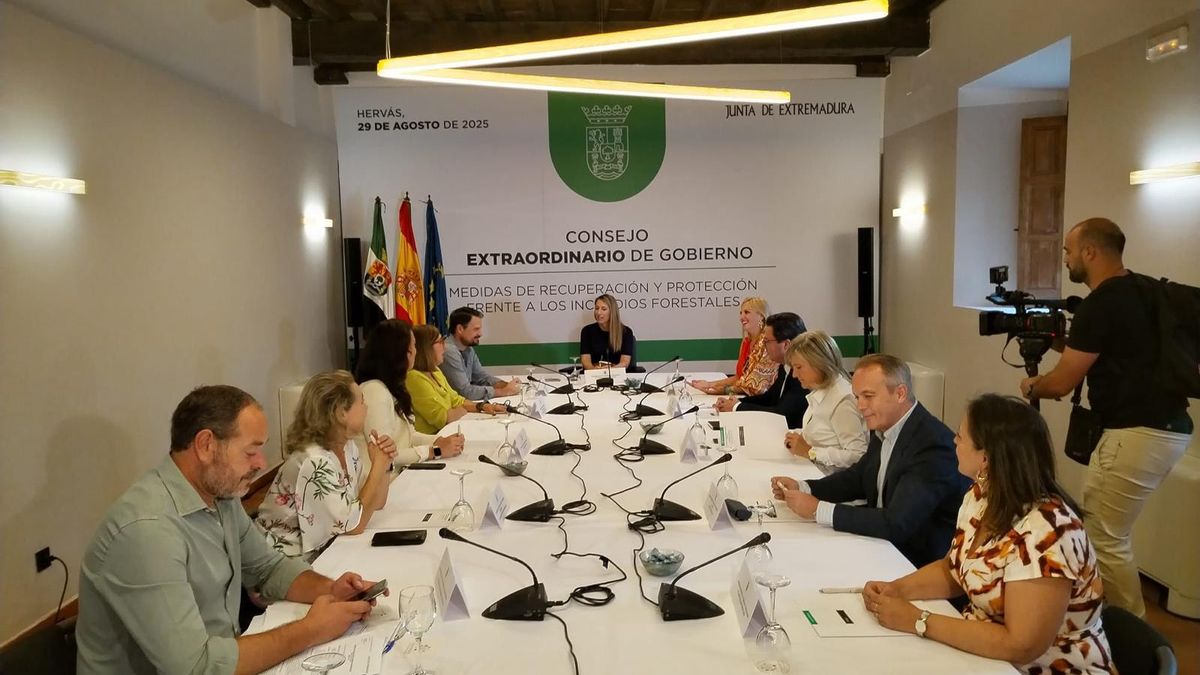 Guardiola anuncia ayudas directas a empresarios turísticos, ganaderos y agricultores y la medalla de Extremadura al Infoex
