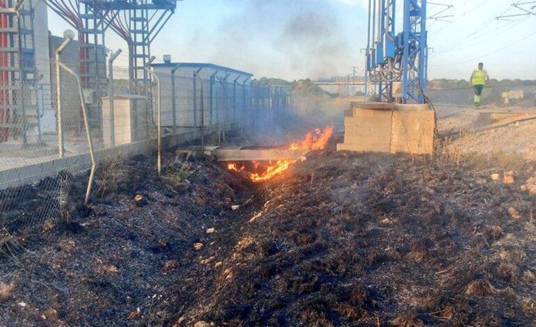 Un incendio paraliza los trenes de alta velocidad entre Madrid y Barcelona