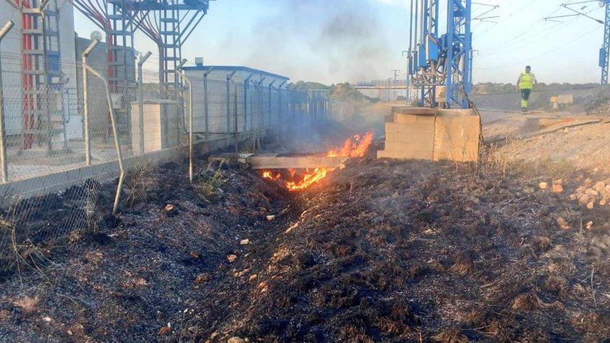 Un incendio paraliza los trenes de alta velocidad entre Madrid y Barcelona