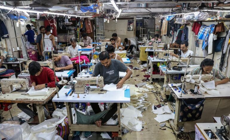 Entran en vigor los aranceles adicionales de EE.UU. a la India por su compra de crudo ruso
