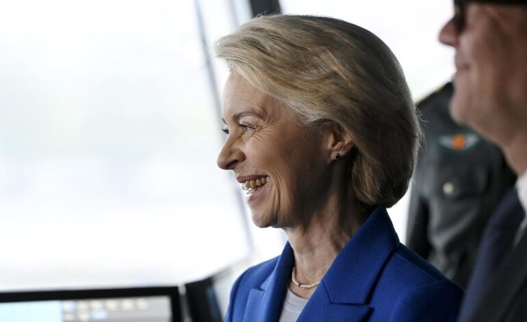 Von der Leyen defiende una «Ucrania bien armada» durante su viaje a la frontera polaca con Bielorrusia