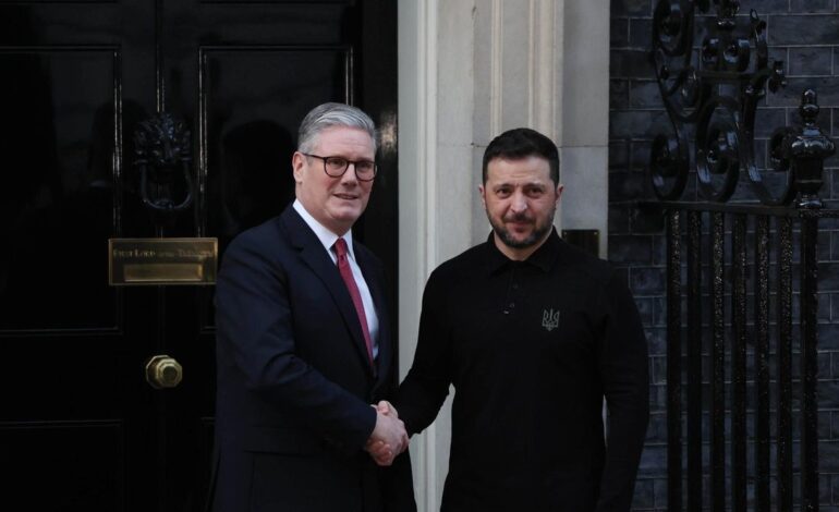 Zelenski prosigue su ofensiva diplomática y hoy se reúne con Starmer en Londres antes de la cumbre de Alaska entre Trump y Putin