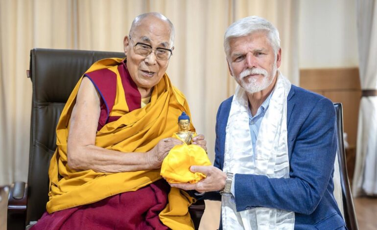China corta relaciones con el presidente de República Checa por su reunión con el Dalai Lama