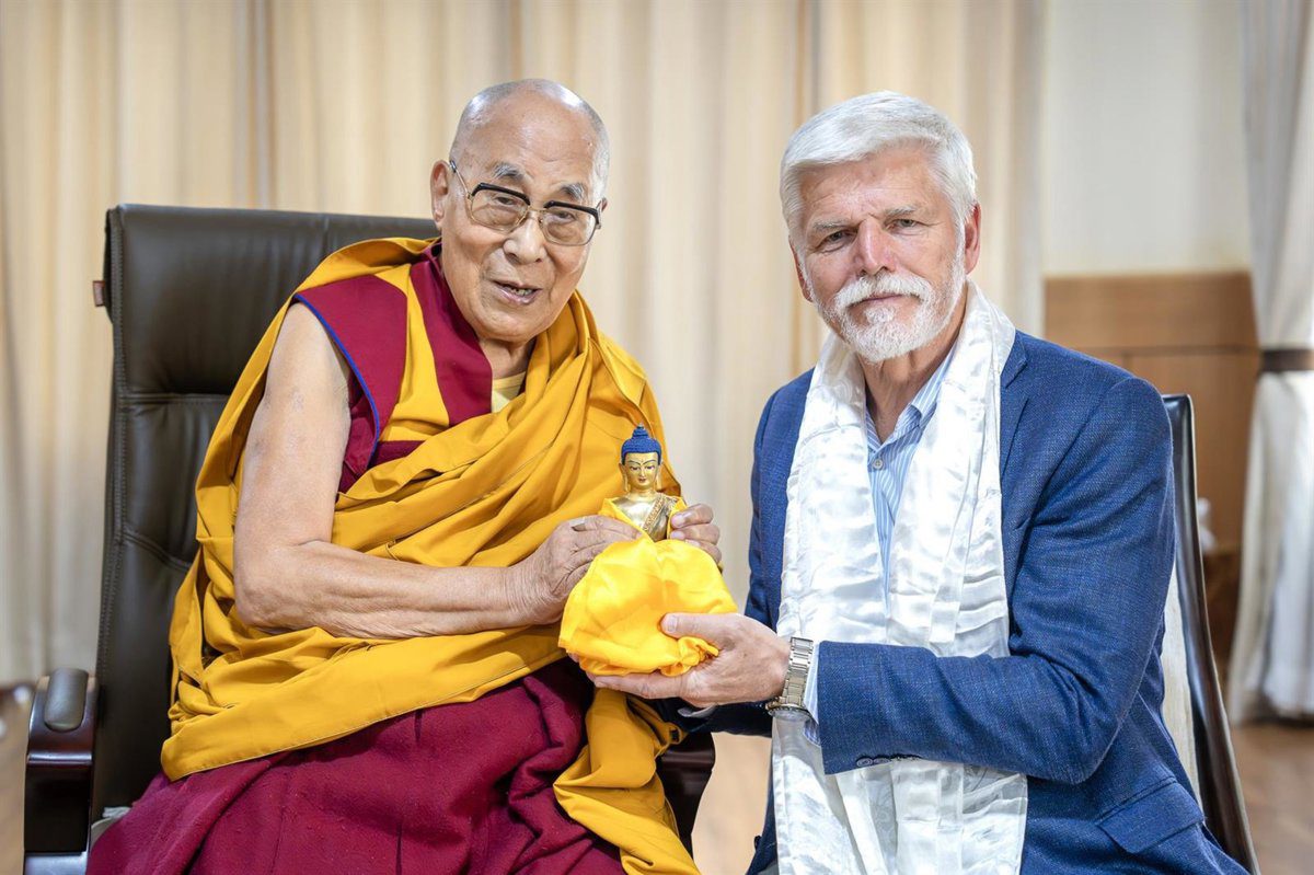 China corta relaciones con el presidente de República Checa por su reunión con el Dalai Lama