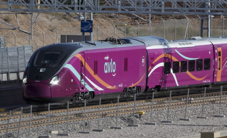 Renfe recuerda el cambio con tus puntos con los que podrás conseguir importantes descuentos este verano