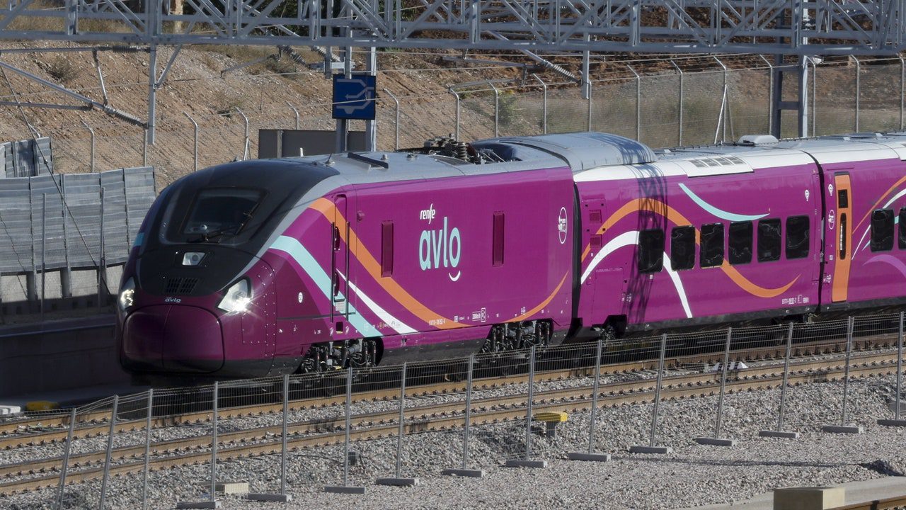 Renfe recuerda el cambio con tus puntos con los que podrás conseguir importantes descuentos este verano