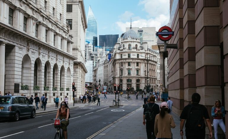 Buscan en Londres a un hombre por agredir sexualmente varias veces a una mujer en un tren