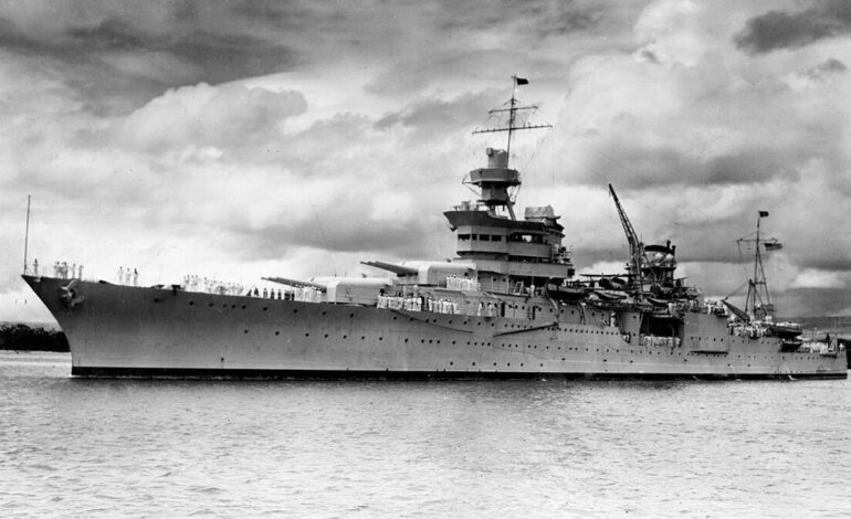 La odisea del USS Indianápolis, el barco de guerra hundido y su tripulación devorada por tiburones