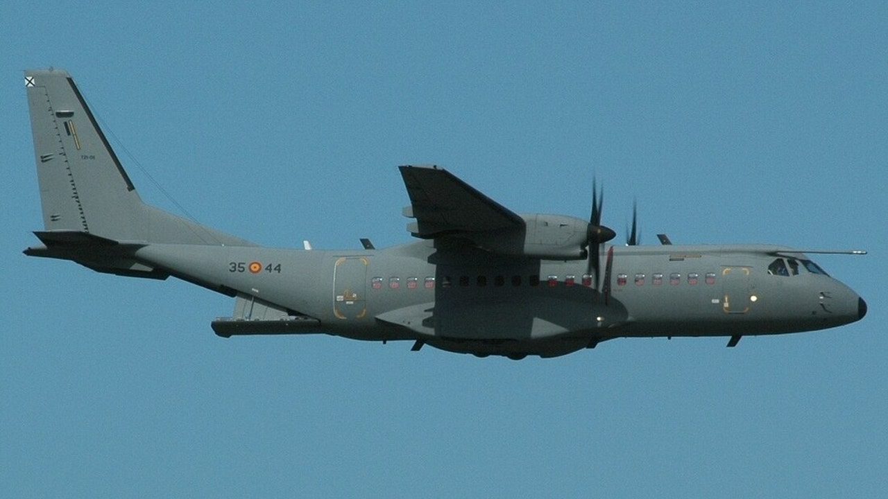 El primer avión de vigilancia del ejército español ya está fuera y ha sido construido en España