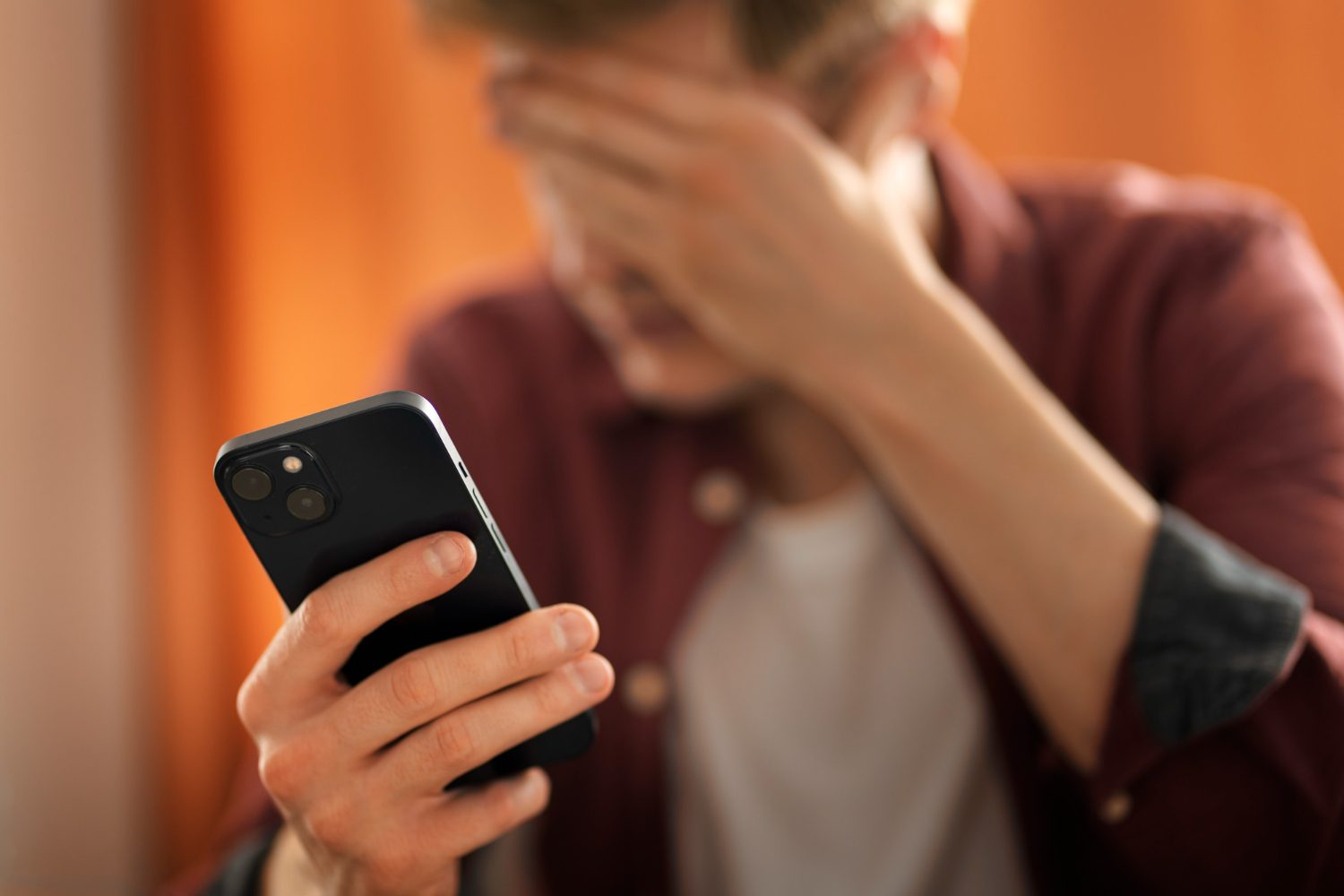 Esta es la estafa viral de Correos que llega a tu móvil con un SMS