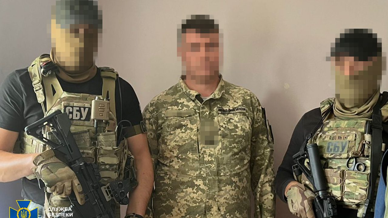 detienen a un oficial ucraniano por filtrar información a Rusia para atacar sus propios cazas
