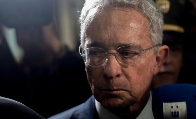 La sentencia al expresidente Álvaro Uribe divide a Colombia y ahonda la polarización en el país sobre su figura