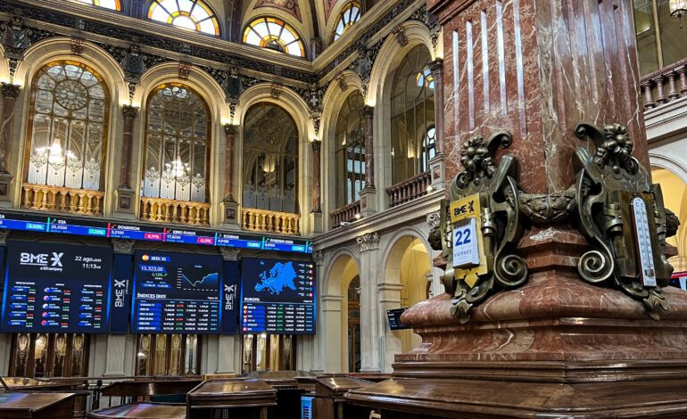 El Ibex sube casi un 0,8% en la semana, marca un nuevo máximo y se queda a las puertas de los 15.400