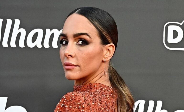 Rocío Osorno conquista el estilo urbano con una camisa de Zara perfecta para la vuelta al cole