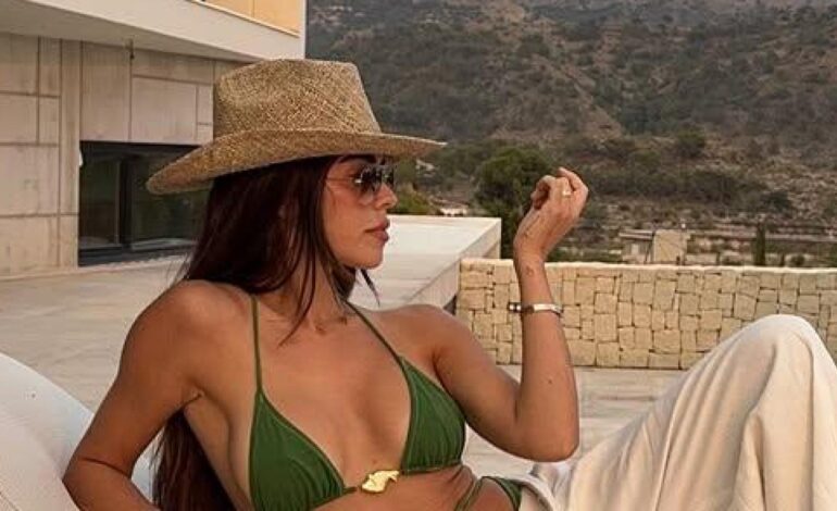 Violeta Mangriñán deslumbra con el bikini verde más lujoso y exclusivo del verano