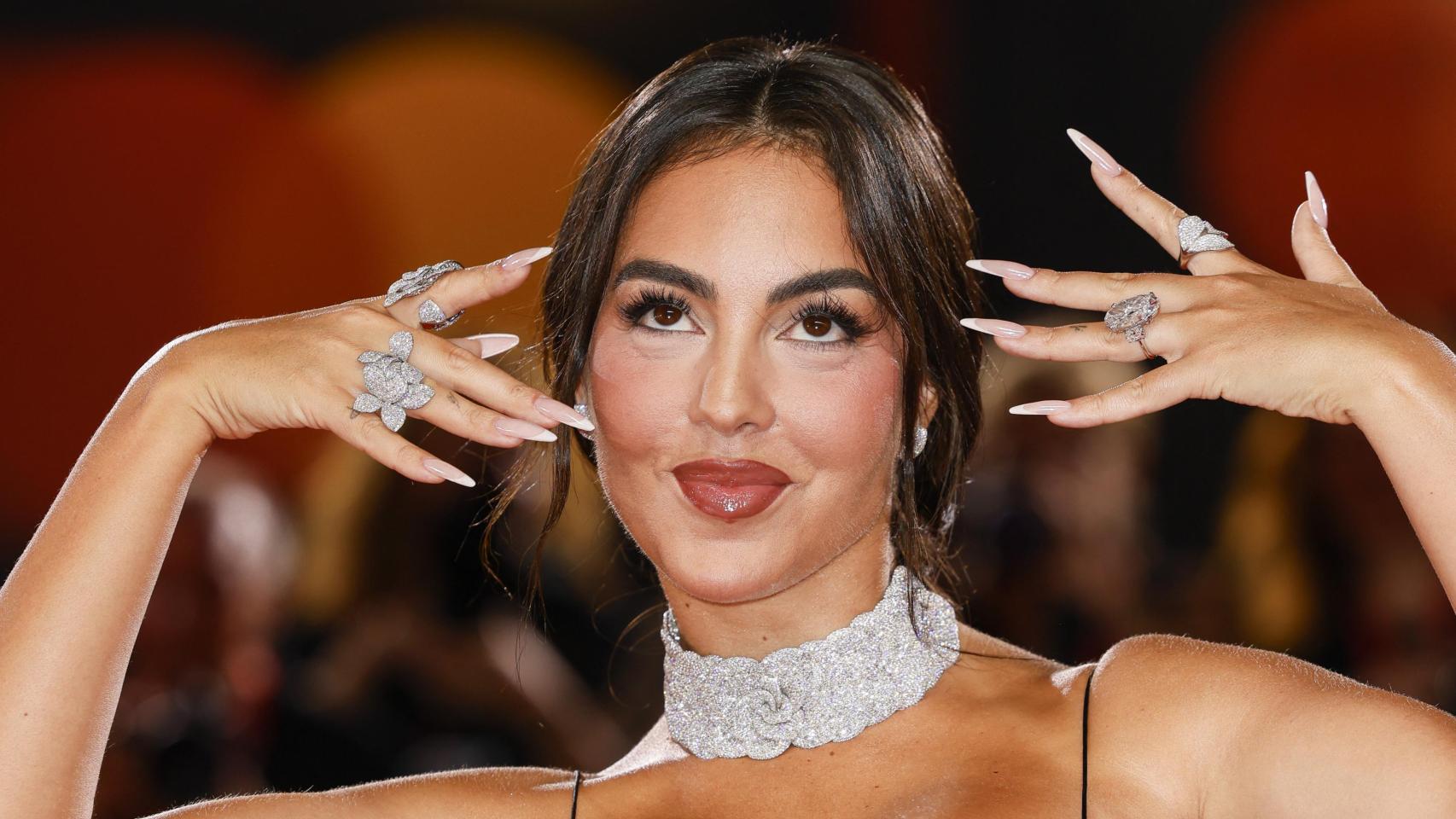 Georgina Rodríguez paraliza Venecia con su impresionante anillo de compromiso y un vestido de Roberto Cavalli