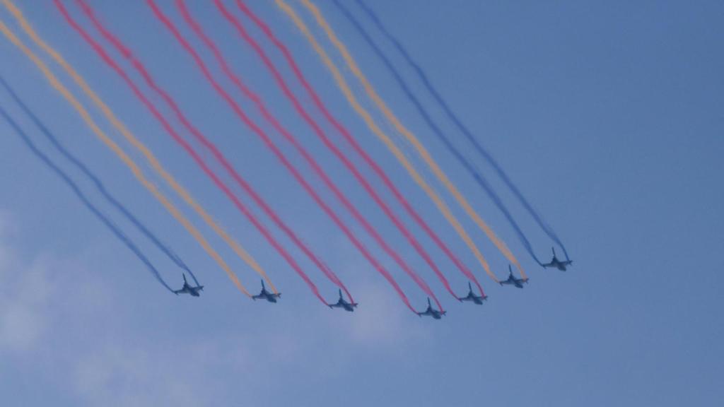 Luz J-10 Bombarderos de luz durante el desfile.