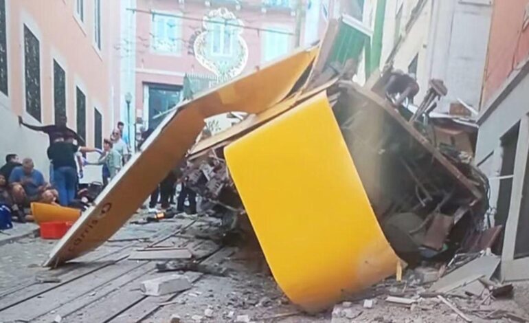 Al menos 15 muertos y varios heridos tras descarrilar el funicular Gloria de Lisboa, icono turístico de la ciudad
