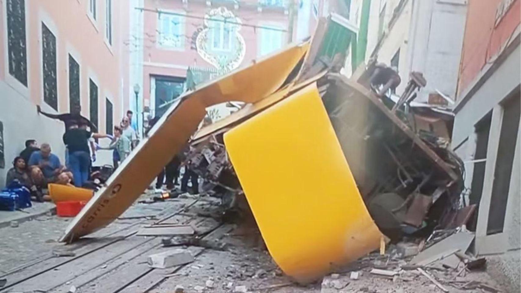 Al menos 15 muertos y varios heridos tras descarrilar el funicular Gloria de Lisboa, icono turístico de la ciudad