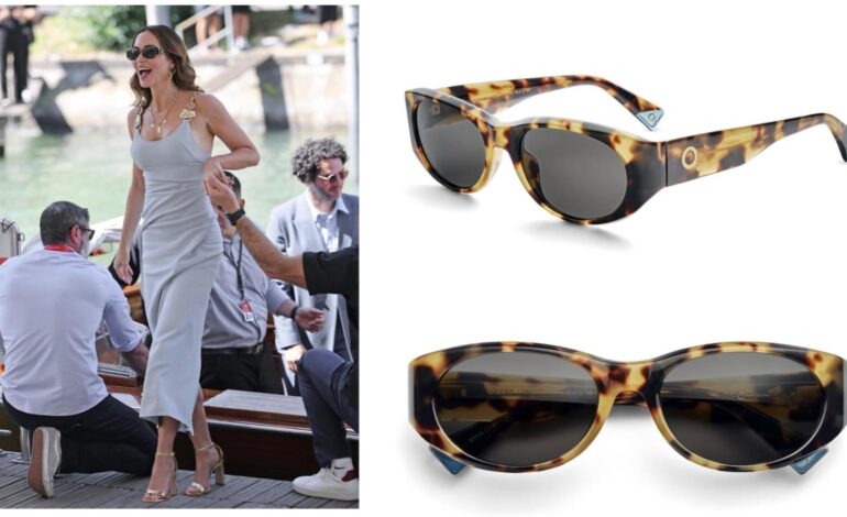 Emily Blunt luce gafas de marca española en su desembarco en el Festival de Cine de Venecia