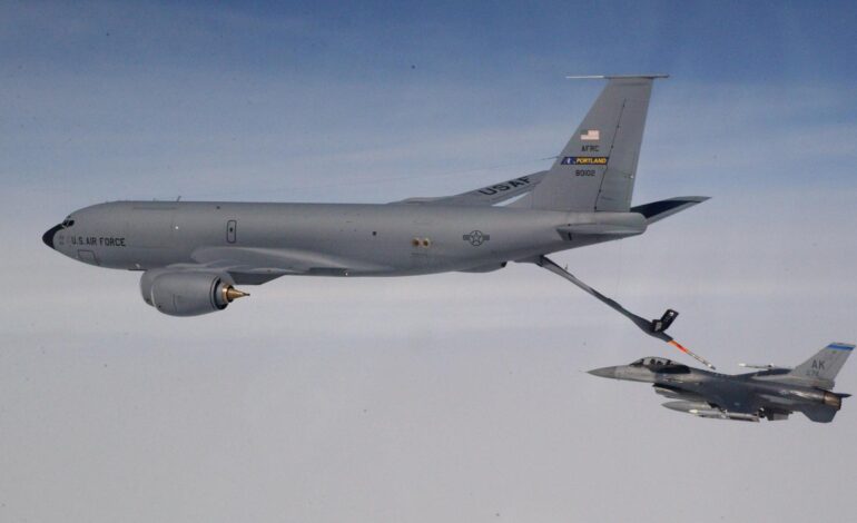 adquirirá dos aviones cisterna KC-135 para sus cazas F-16