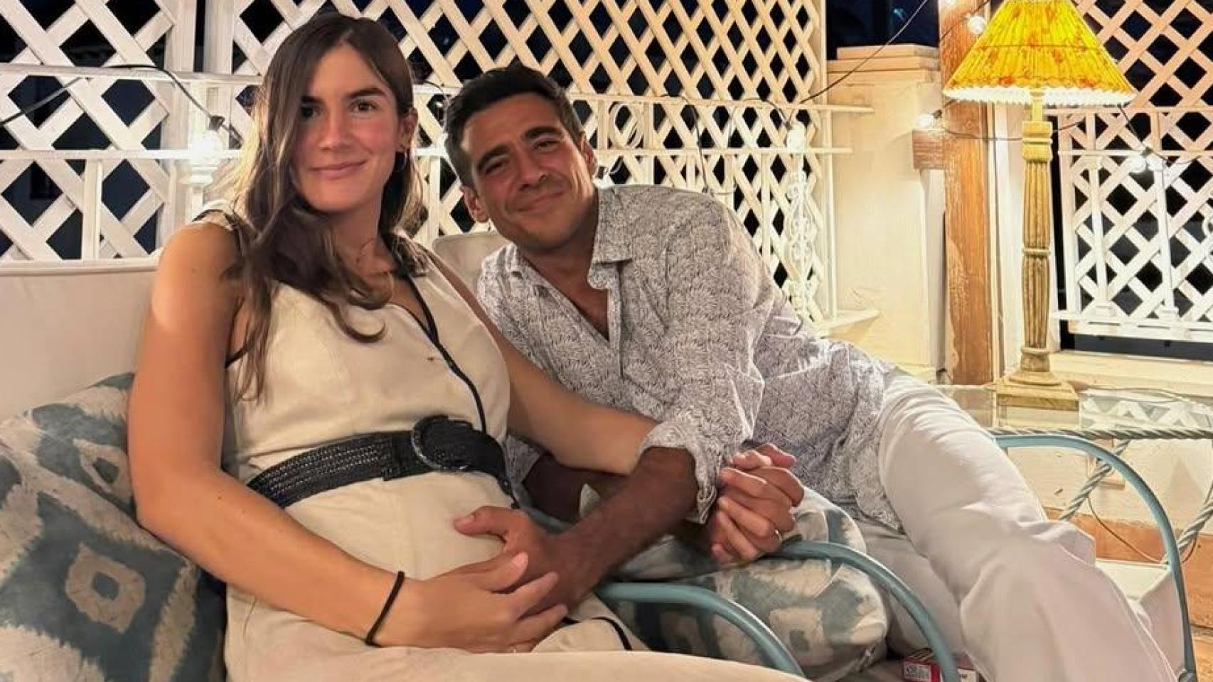 Alberto Herrera y Blanca Llandres anuncian que esperan su primer hijo 42 días antes de su boda: «El mayor regalo»