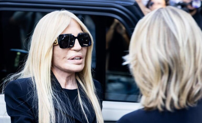 ‘celebrities’ y figuras del mundo de la moda dan el adiós a Giorgio Armani