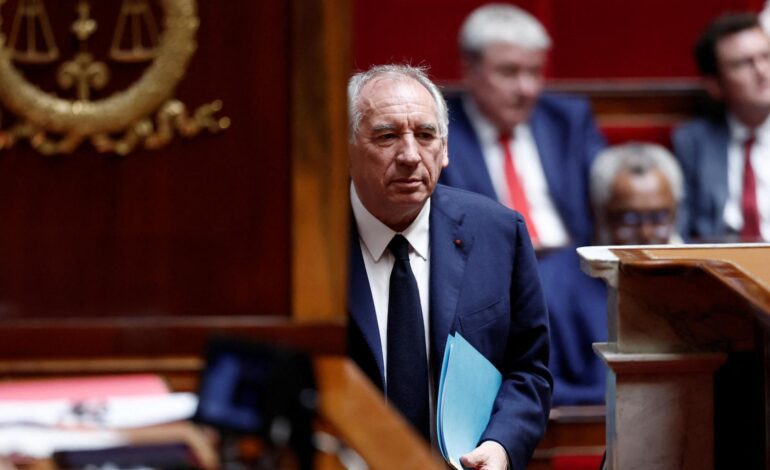François Bayrou presenta su dimisión a Macron tras perder la moción de confianza