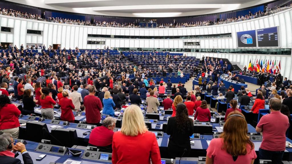 Los socialistas europeos se han vestido de rojo para condenar la actuación de Israel en Gaza y mostrar su solidaridad con los palestinos