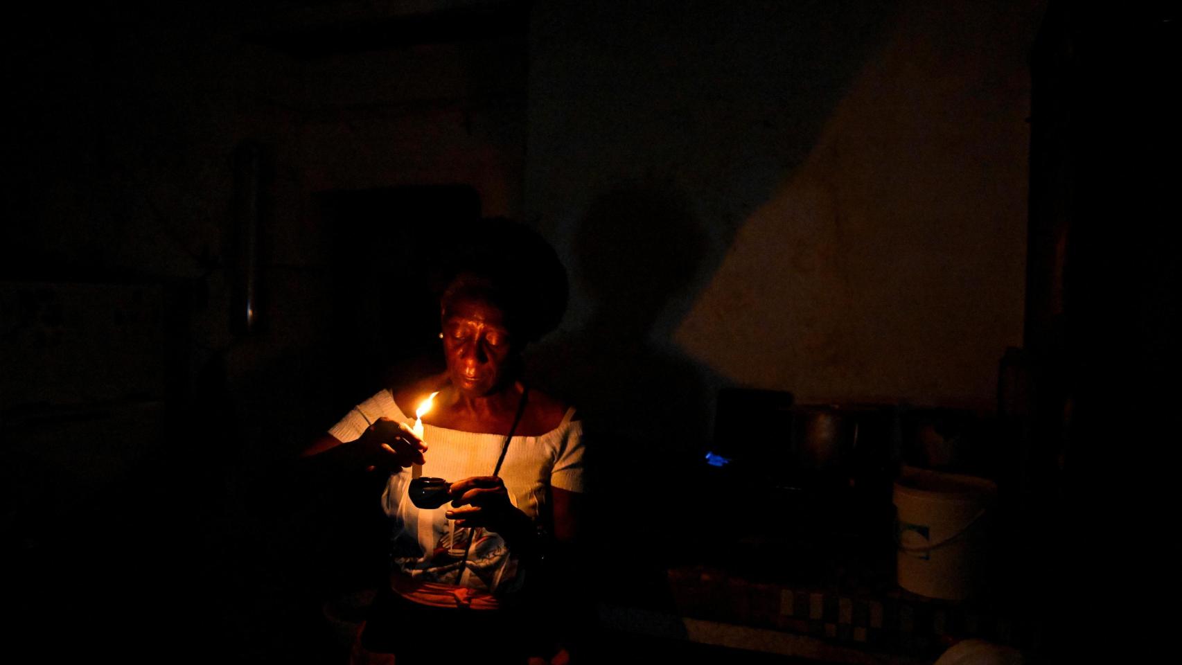 nueve millones de cubanos sin luz por un fallo en la termoeléctrica más grande del país