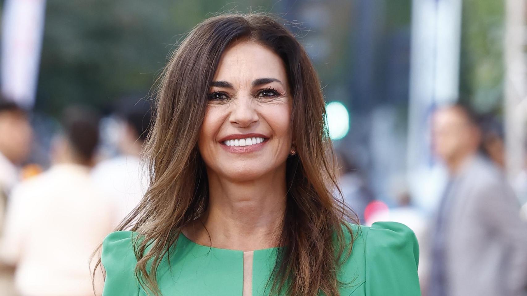 Mariló Montero tiene la falda ‘midi’ drapeada más elegante de la temporada