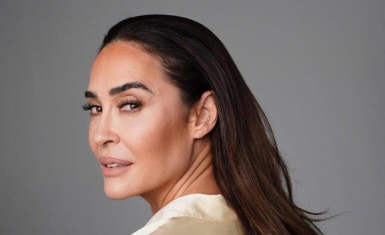 Vicky Martín Berrocal presume de elegancia casual con un vestido ‘low cost’ de Zara de menos de 26 euros