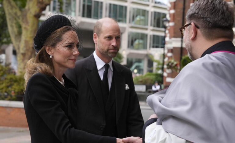 Así ha sido el solemne y emotivo funeral de la duquesa de Kent con la marcada ausencia de la reina Camilla: todas las imágenes