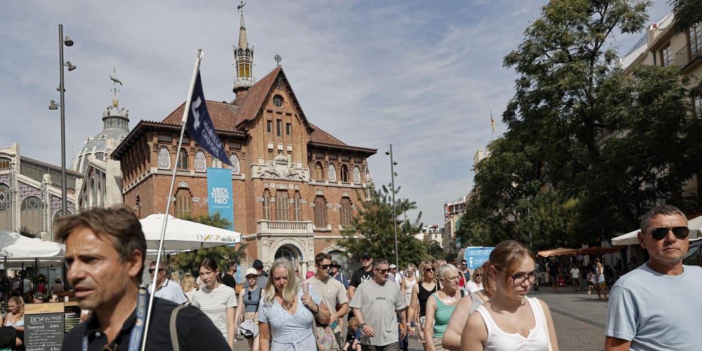 El turismo desacelera y deja en un brete los 100 millones de visitantes extranjeros en 2025